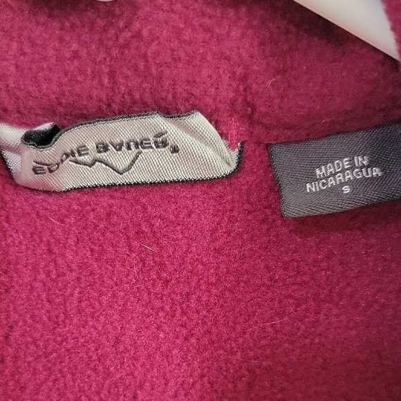 Eddie Bauer Women's Vest in Marooon - Picture 2 of 5